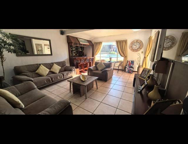 4 BEDROOM HOUSE FOR SALE IN WITPOORTJIE